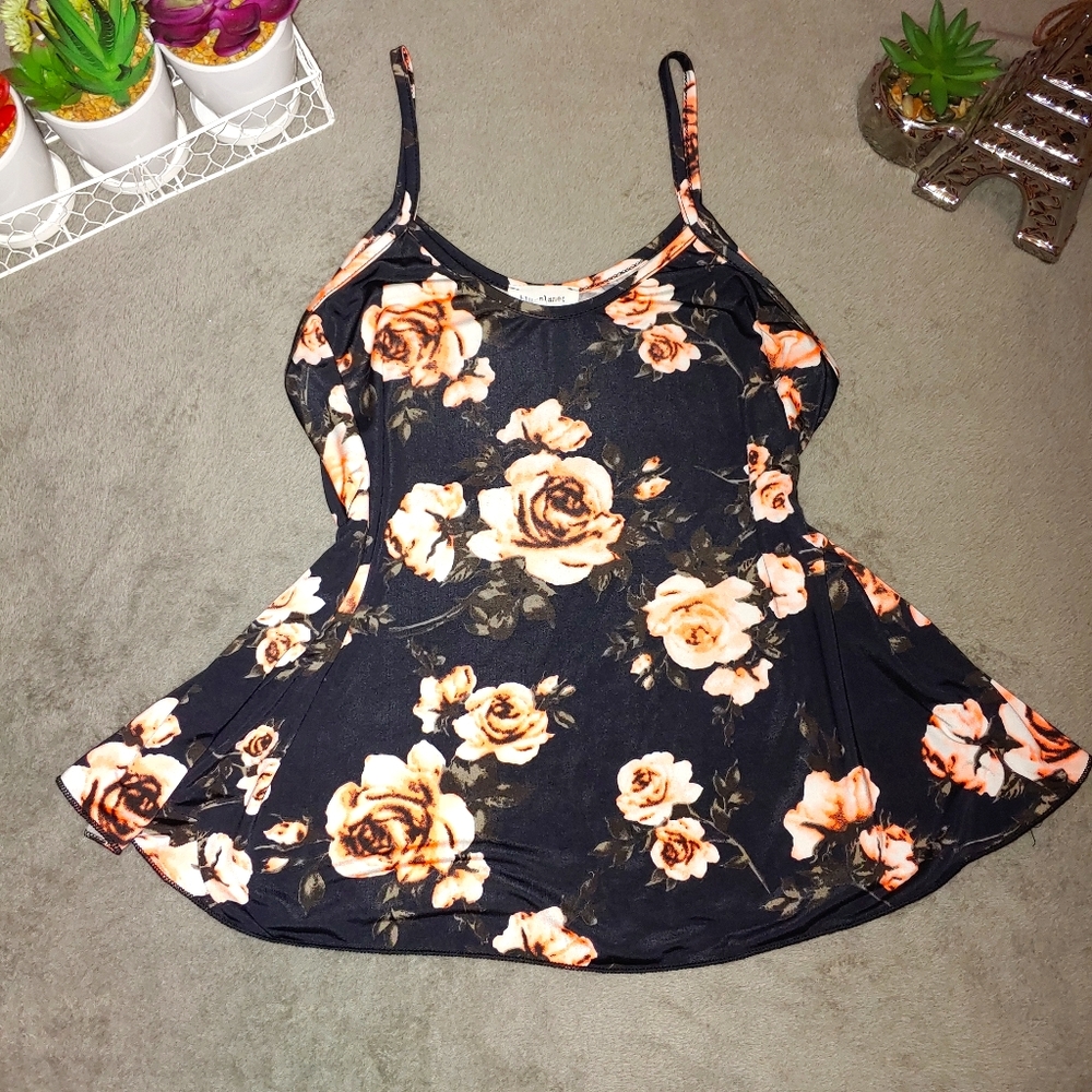 Blu Planet Satin Floral Top 🌿